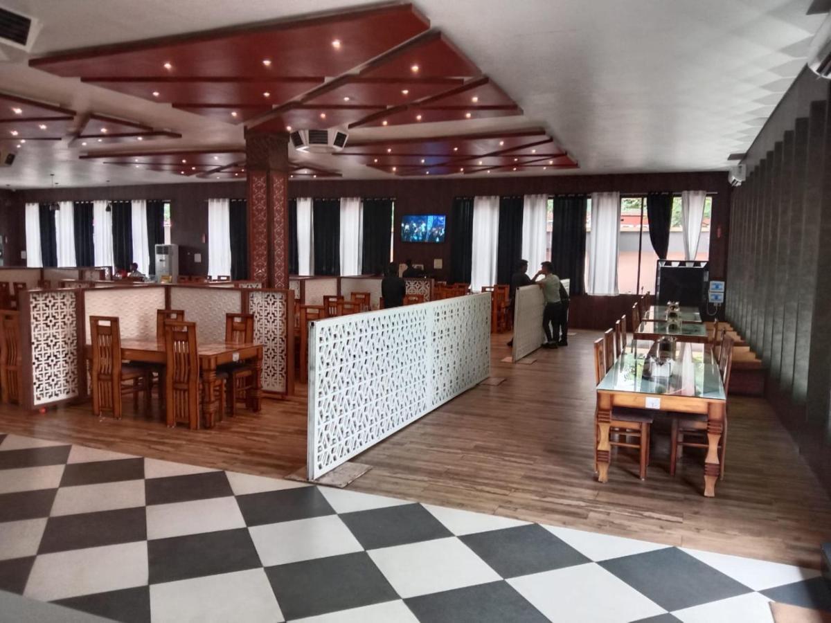 Midwaay Resort Patratu Buitenkant foto
